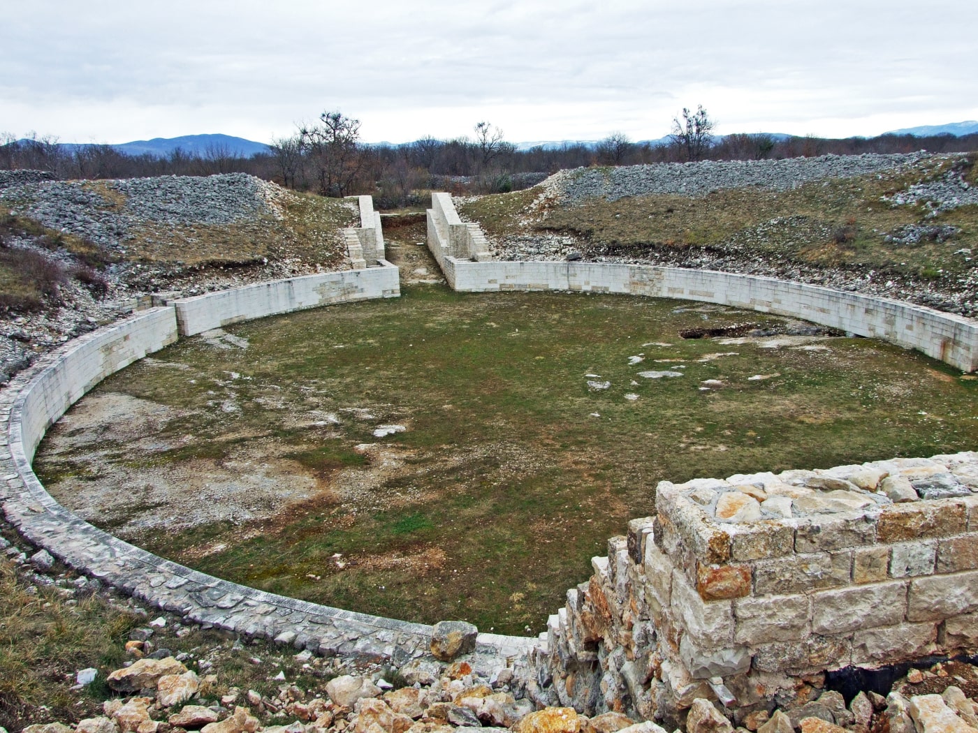 13 AMFITEATAR BURNUM min